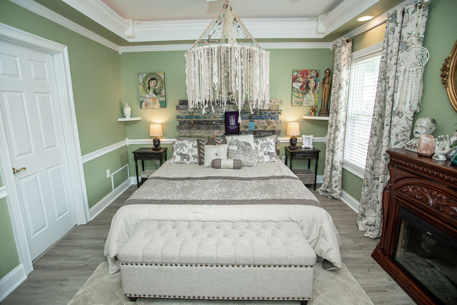 Cozy large bedroom photo, perfect for Windsor Ontario MLS listing.