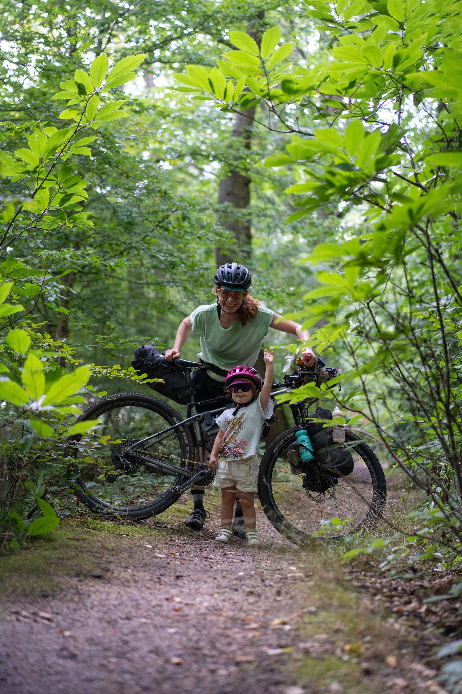 photo de Jeanne lepoix et sa fille à vélo