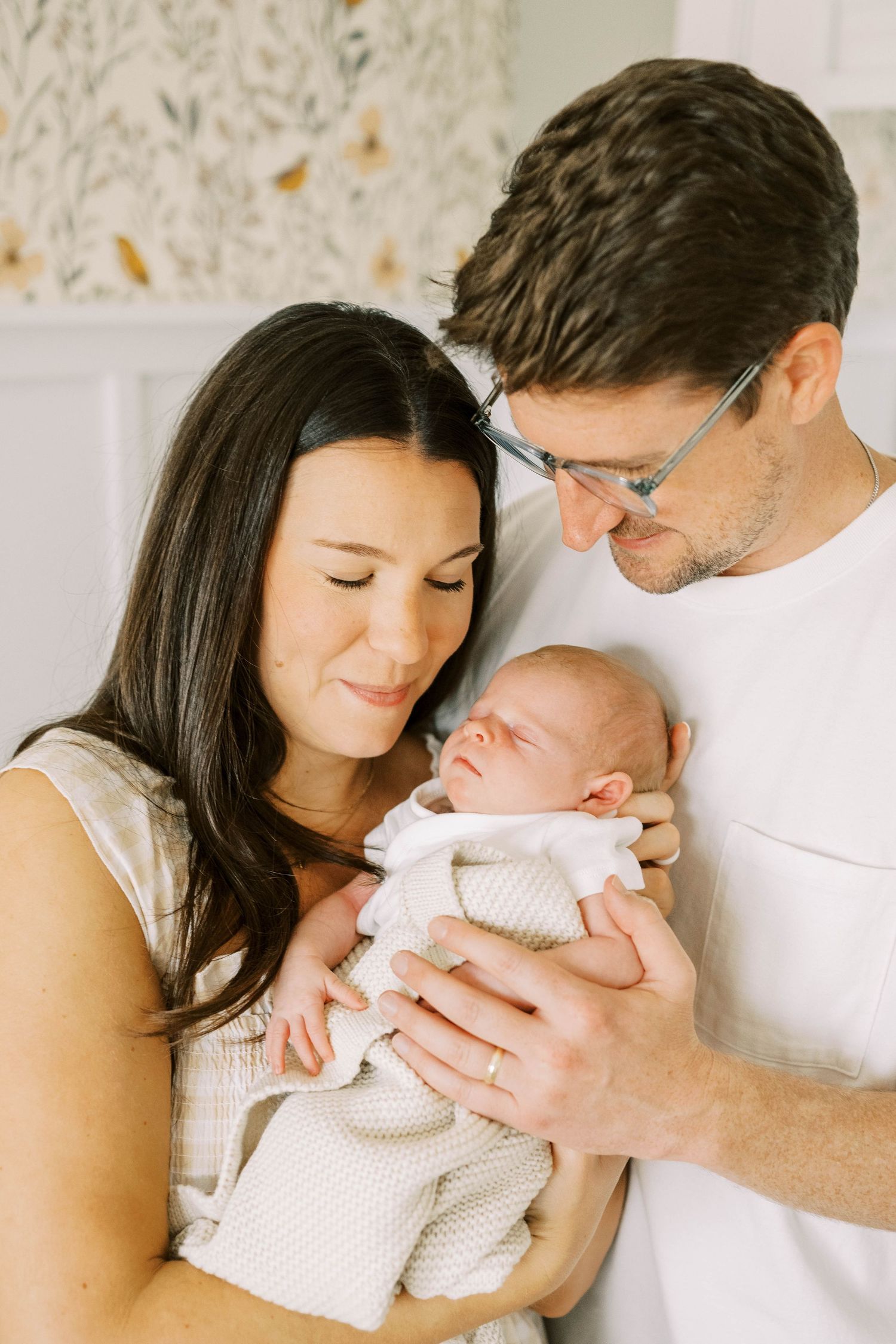 Natural newborn photography session in Frisco Texas with new parents