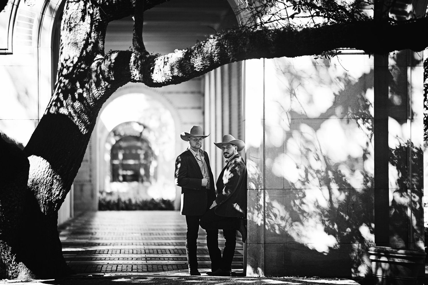 Couple photo session at Rice University in Houston, TX with elegant architecture and soft natural light