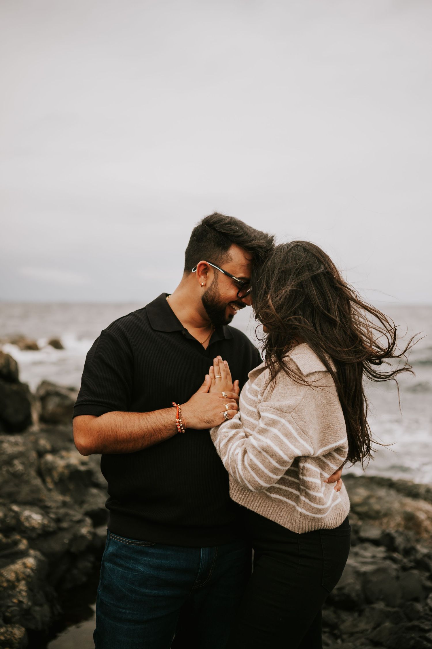 Outfit inspo for your Vancouver Island photoshoot? This couple wore black, cream, white and navy at Neck Point Beach Nanaimo in the fall