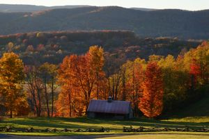 Autumn Barn in Blue Grass Valley