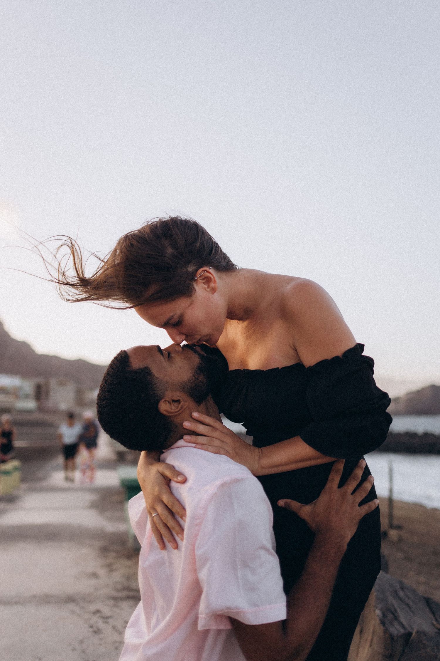Photo de couple en bord de mer
