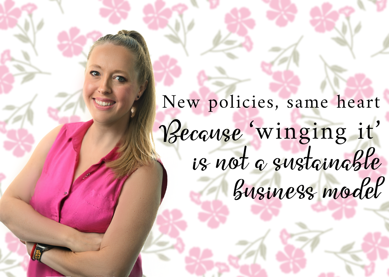Business banner with text about sustainable business models on pink floral background.