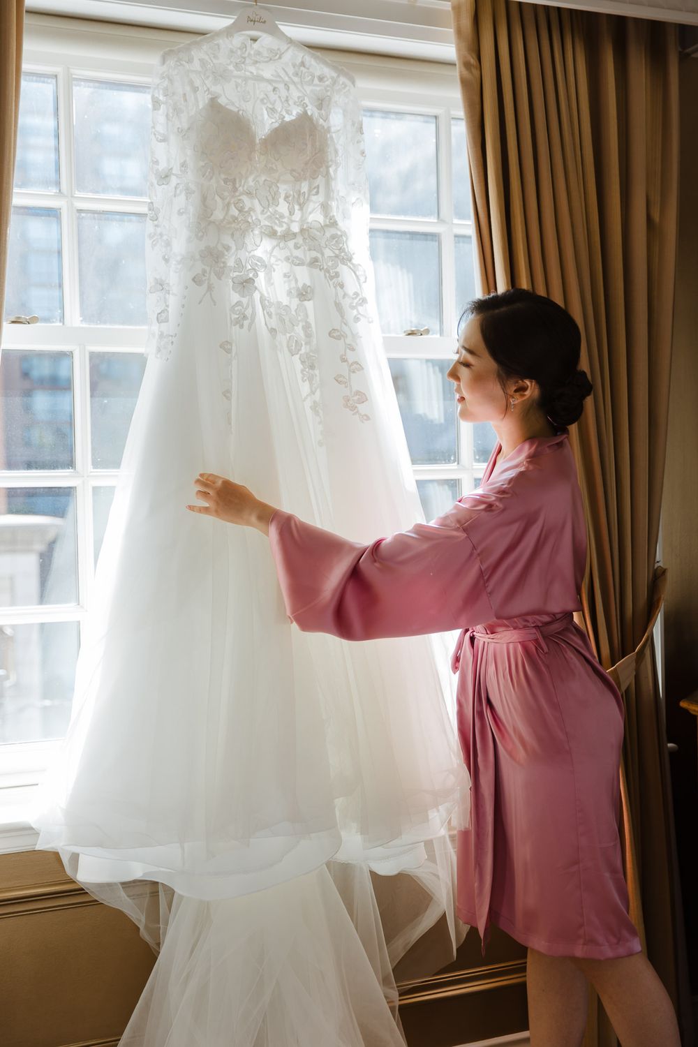 Bride getting ready at Windsor Arms in Toronto