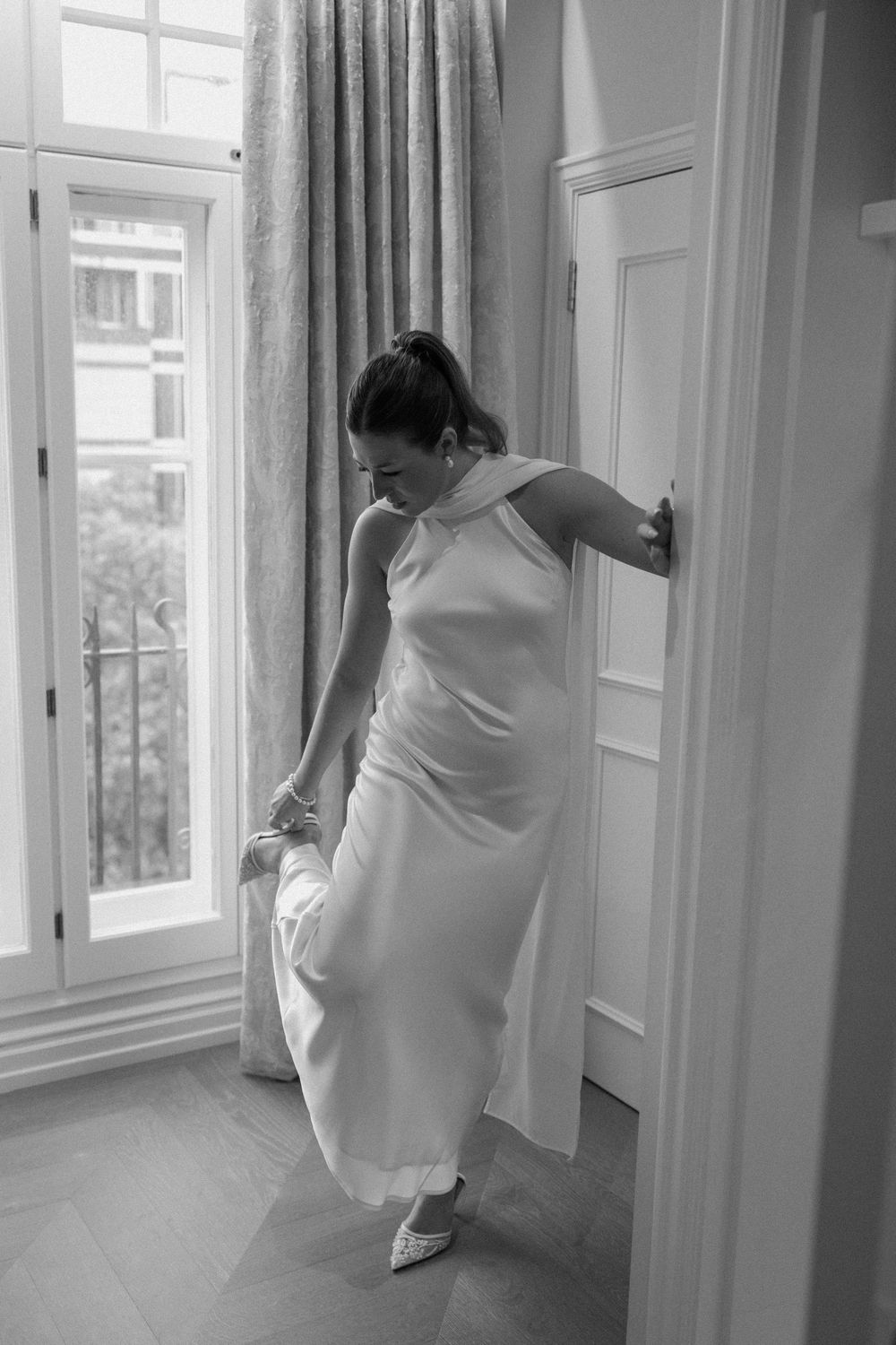 Bride gets ready for her wedding at The Landmark hotel London.