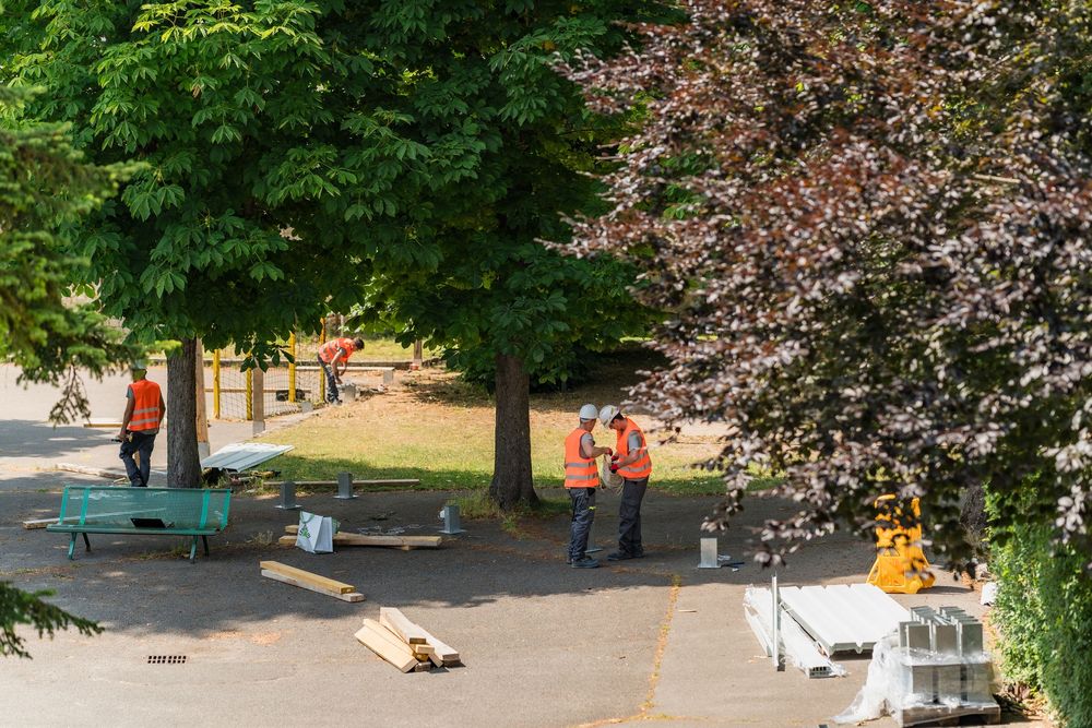 Vue d'ensemble en extérieur d'ouvriers sur un chantier