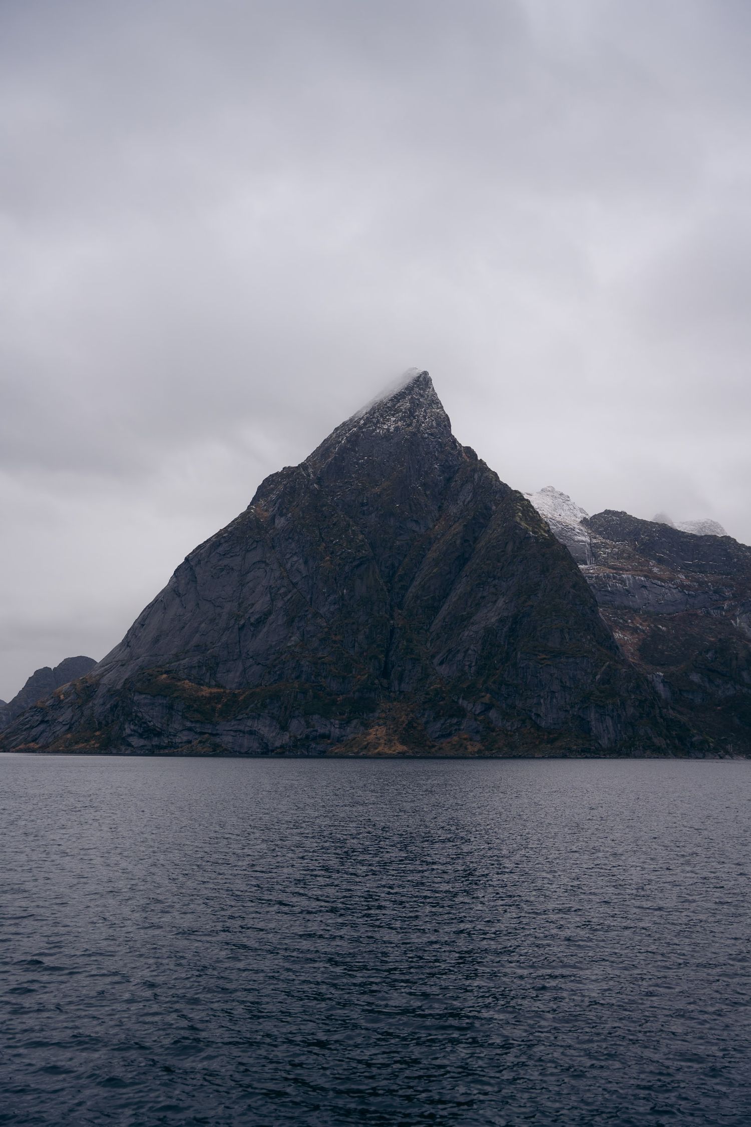 fjord et montagne reine