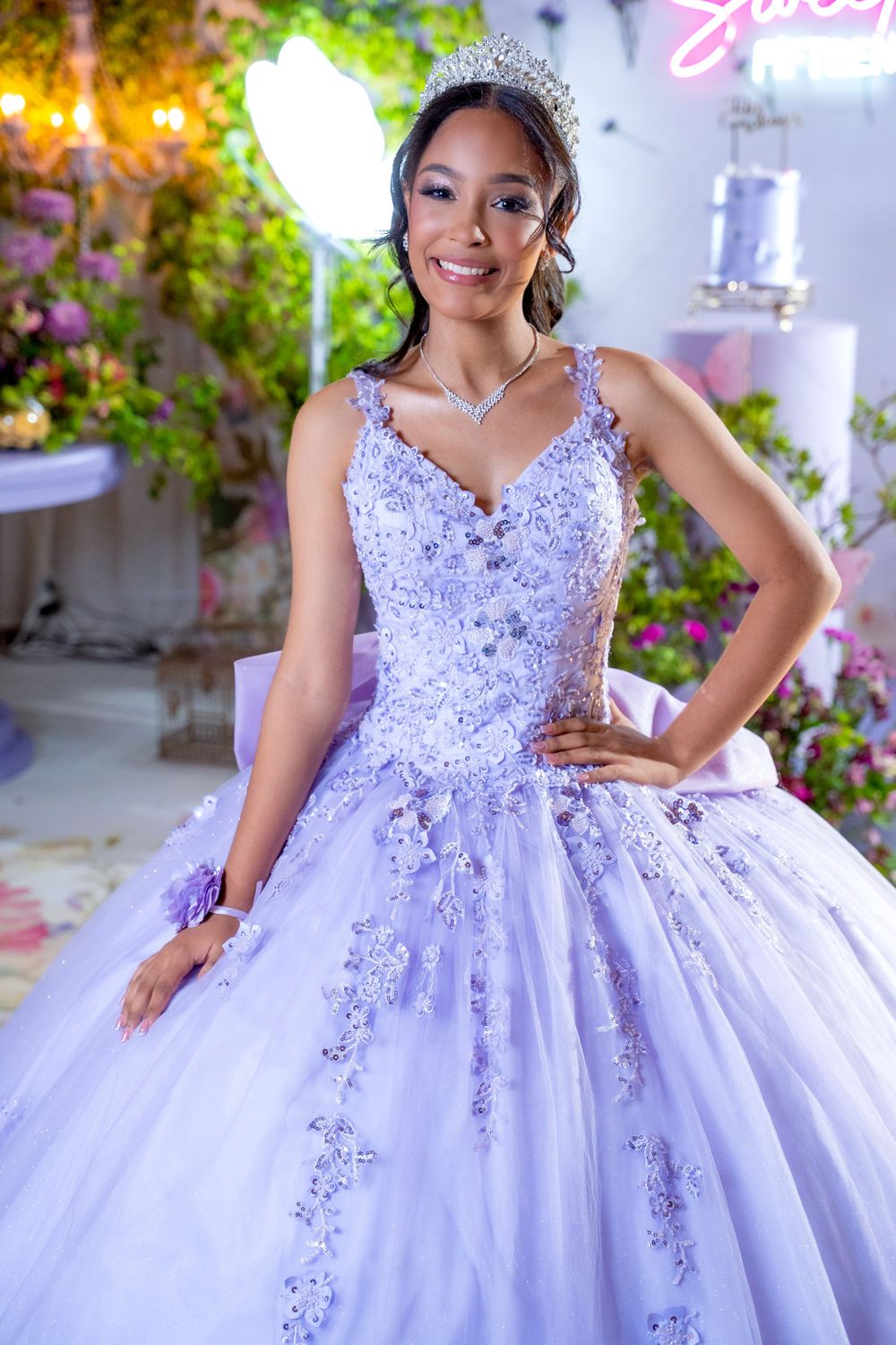 Imagen de mis quince años con luz dorada en Cesar, retrato natural y elegante.