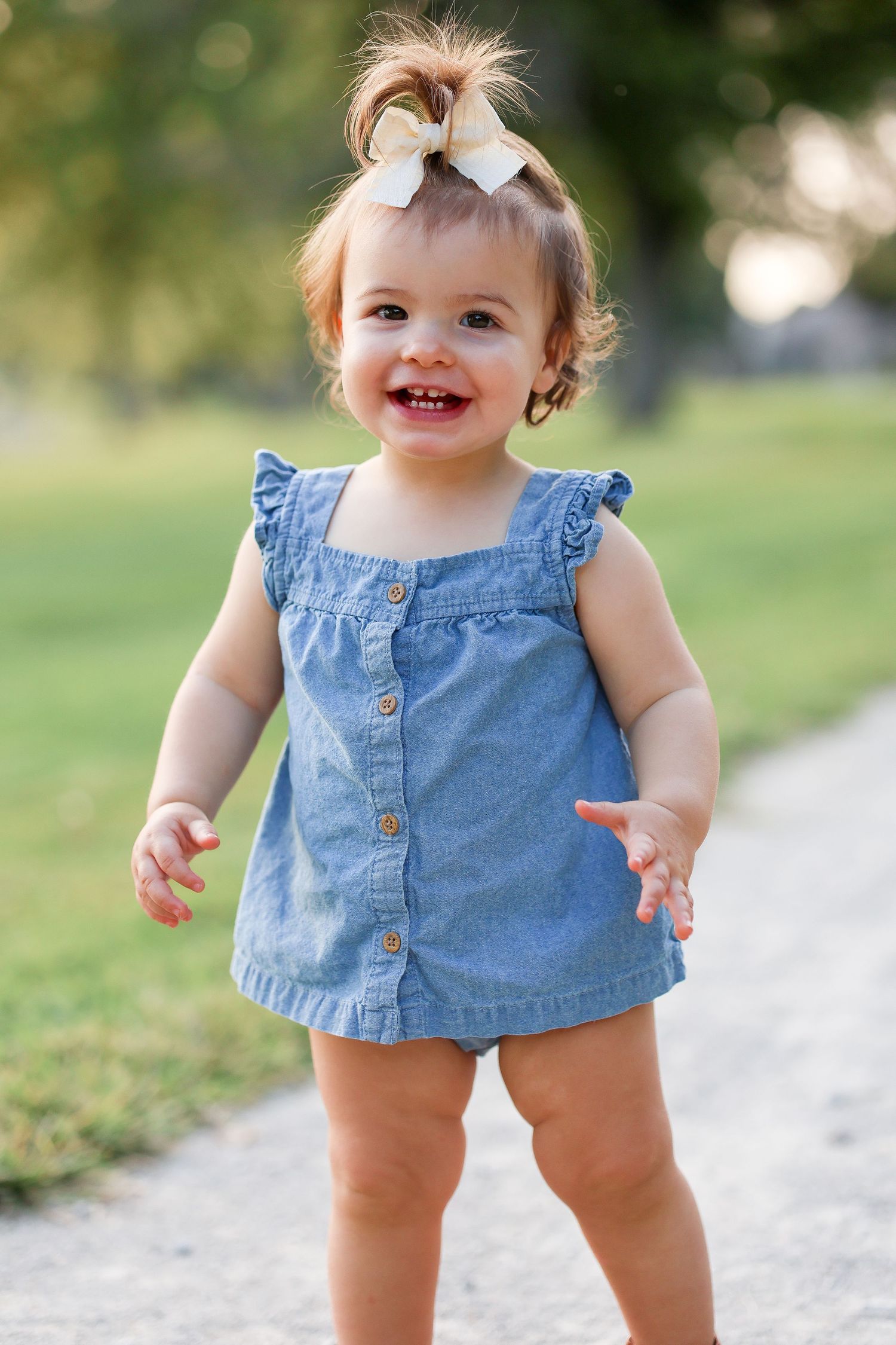 Springfield, IL family photographer captures a young girl during a family session in Williamsville, IL