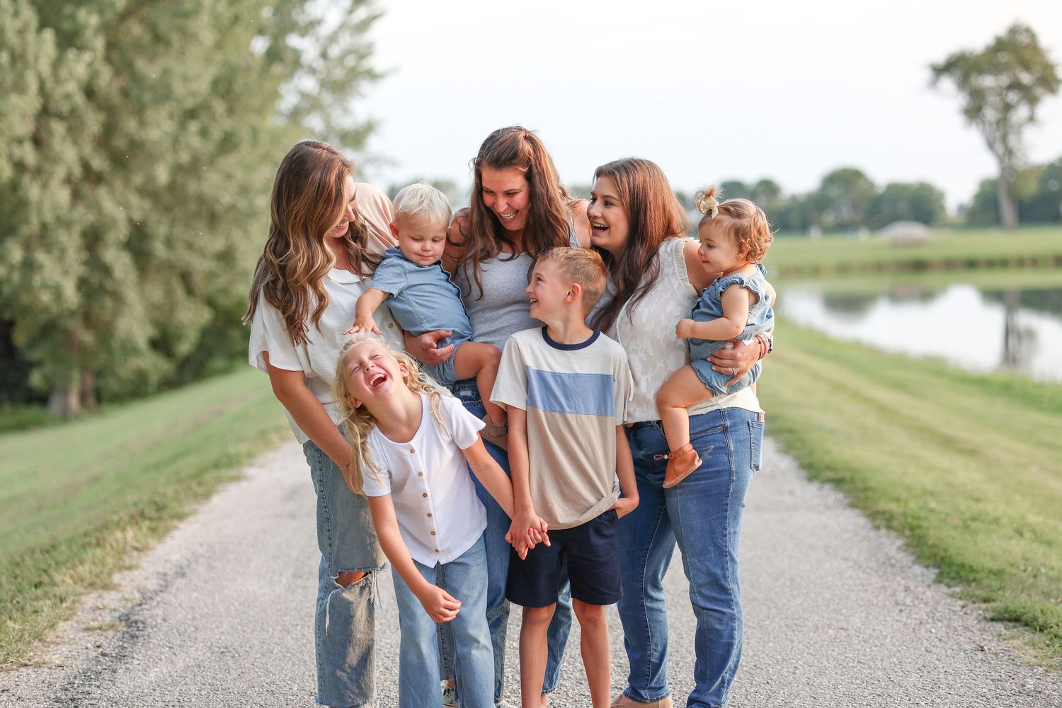 Springfield, IL photographer captures a group of cousins and their kids during a family session in Central, IL
