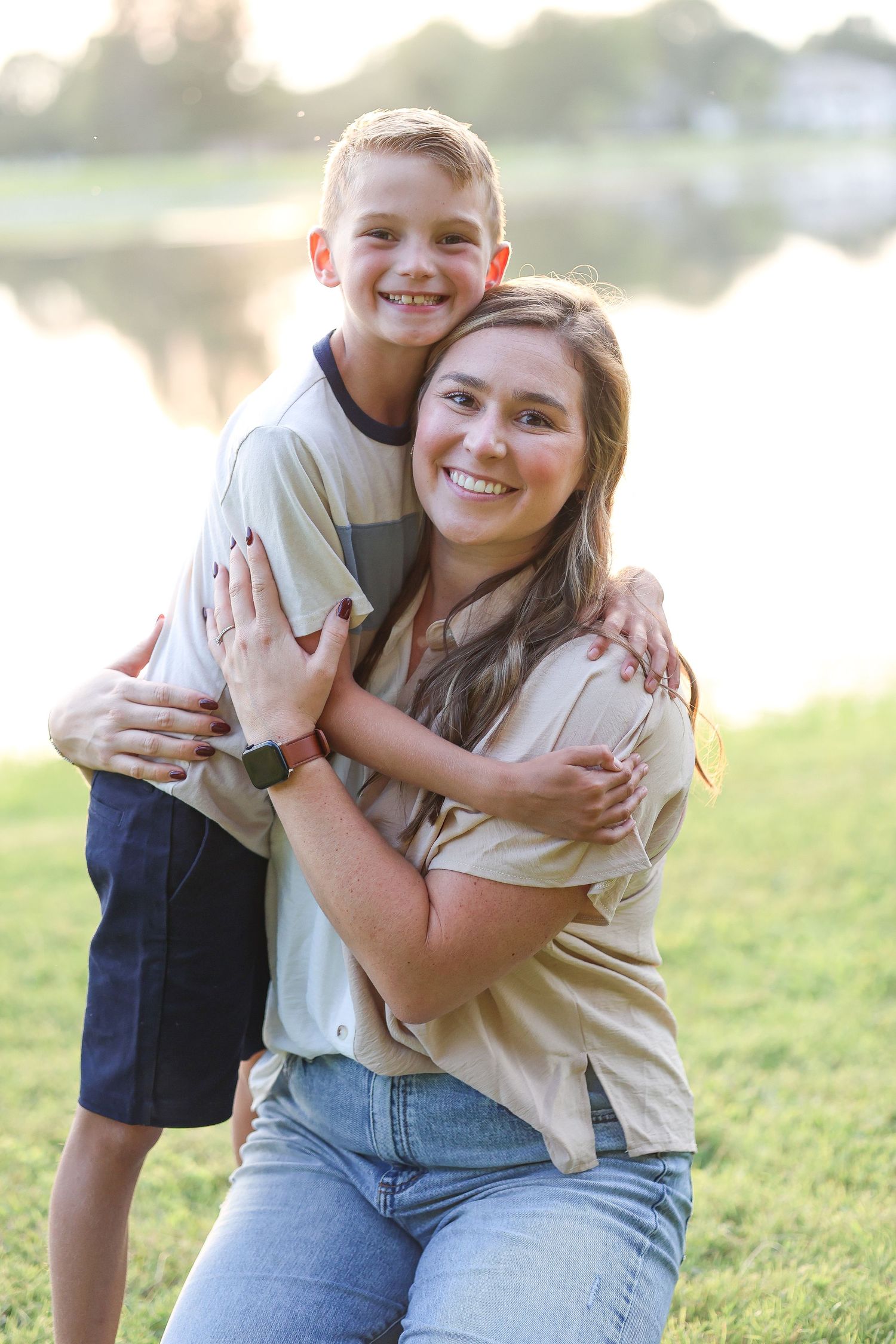 Springfield, IL photographer captures an aunt and her nephew during a family session in Central, IL