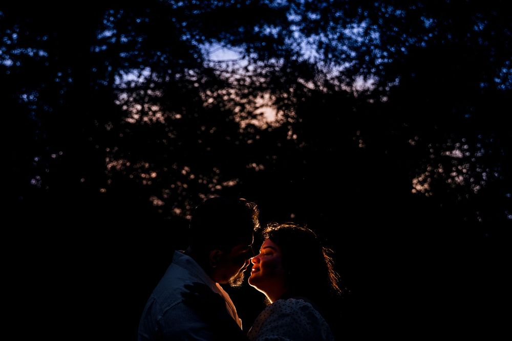 silhouette shot during an engagement shoot in sunset onesixthree.studio