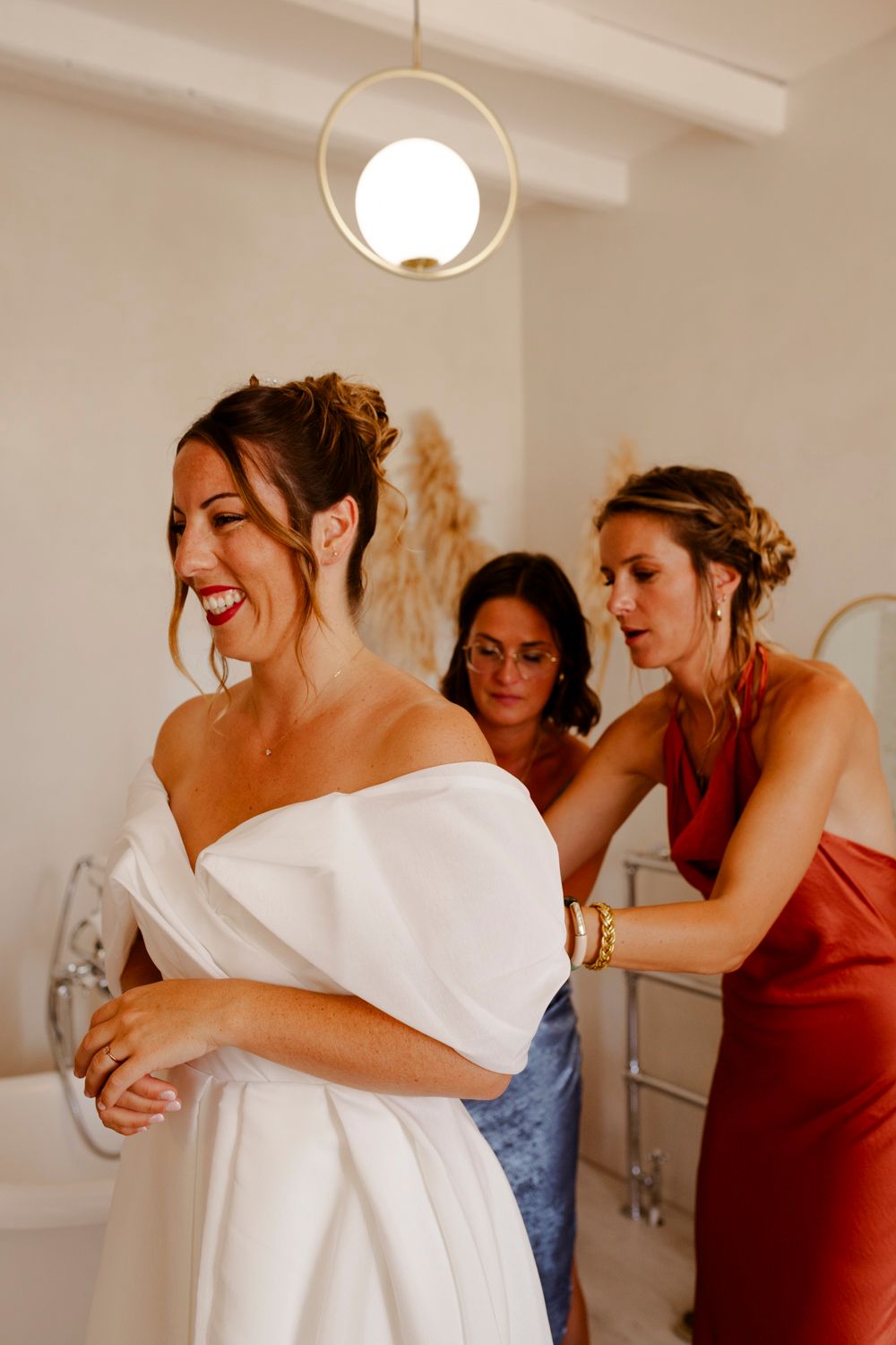 Robe de mariée et témoins
