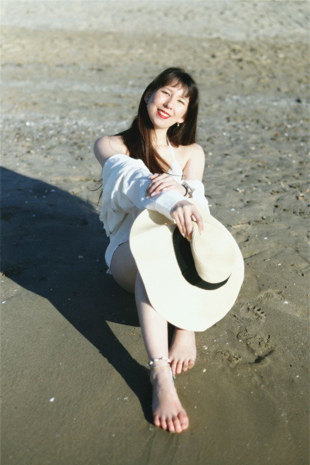 Chaemi Studio, photographe à Montpellier, en séance photo à la mer. Portrait original d’un shooting créatif onirique, lumineux et féminin.
