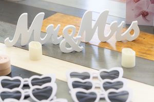 wedding décor, Mr & Mrs sign