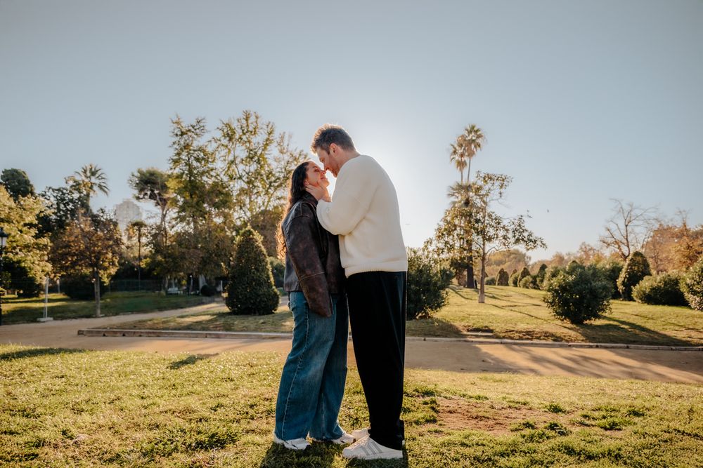 Romantic autumn Barcelona park engagement photos BarcelonaLoversPH
