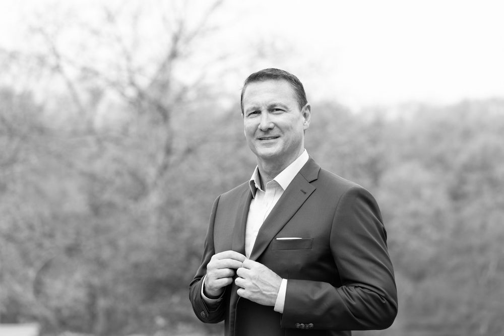 groom at waveny house