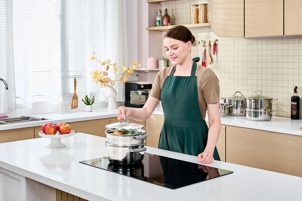 Chụp ảnh đồ gia dụng với phong cách hiện, trong một căn bếp tràn ngập ánh sáng