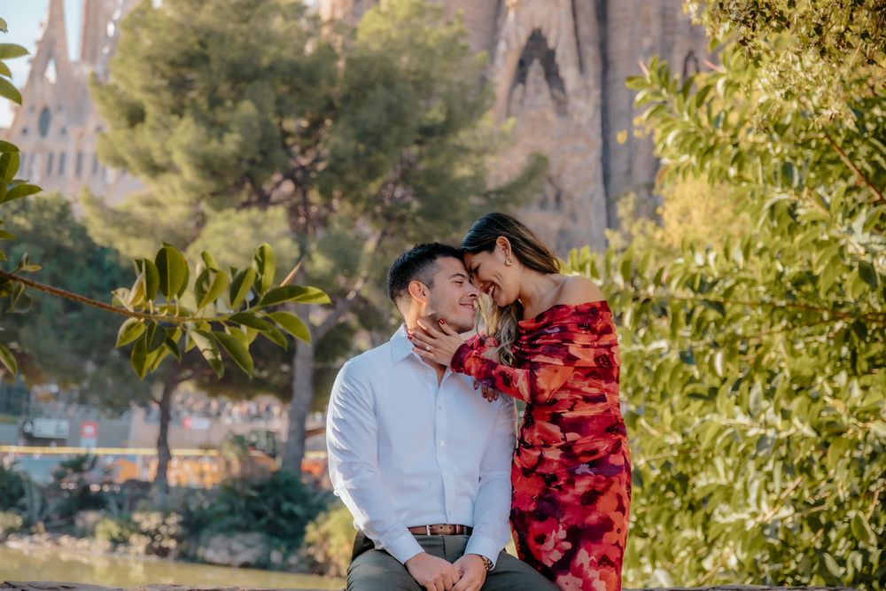 Surprise proposal moment Passeig de Gaudí autumn morning Barcelona proposal photographer BarcelonaLoversPH