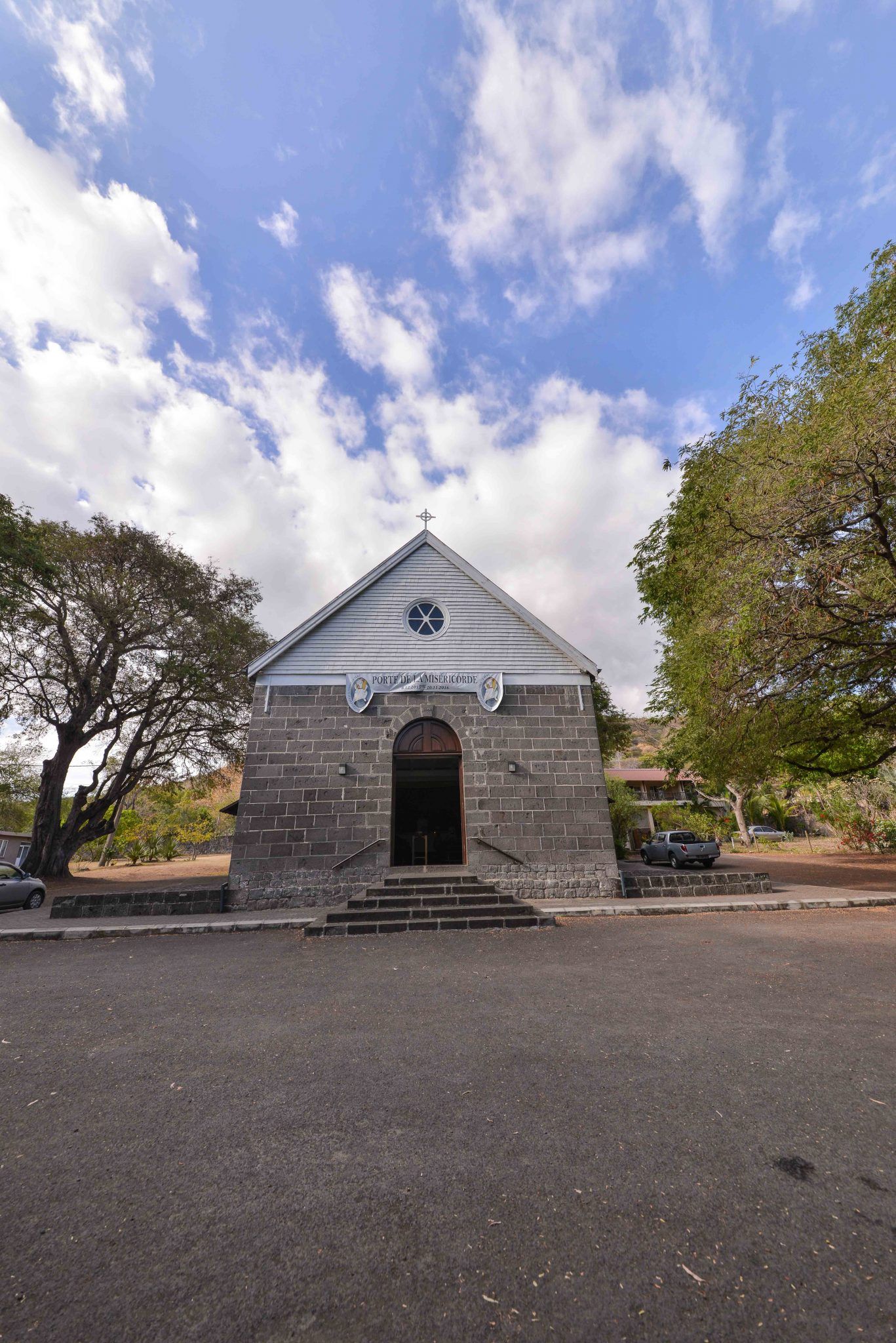 a church Mauritius photographer. Wedding photographer. Wedding in Mauritius. Family portrait. Holiday in Mauritius