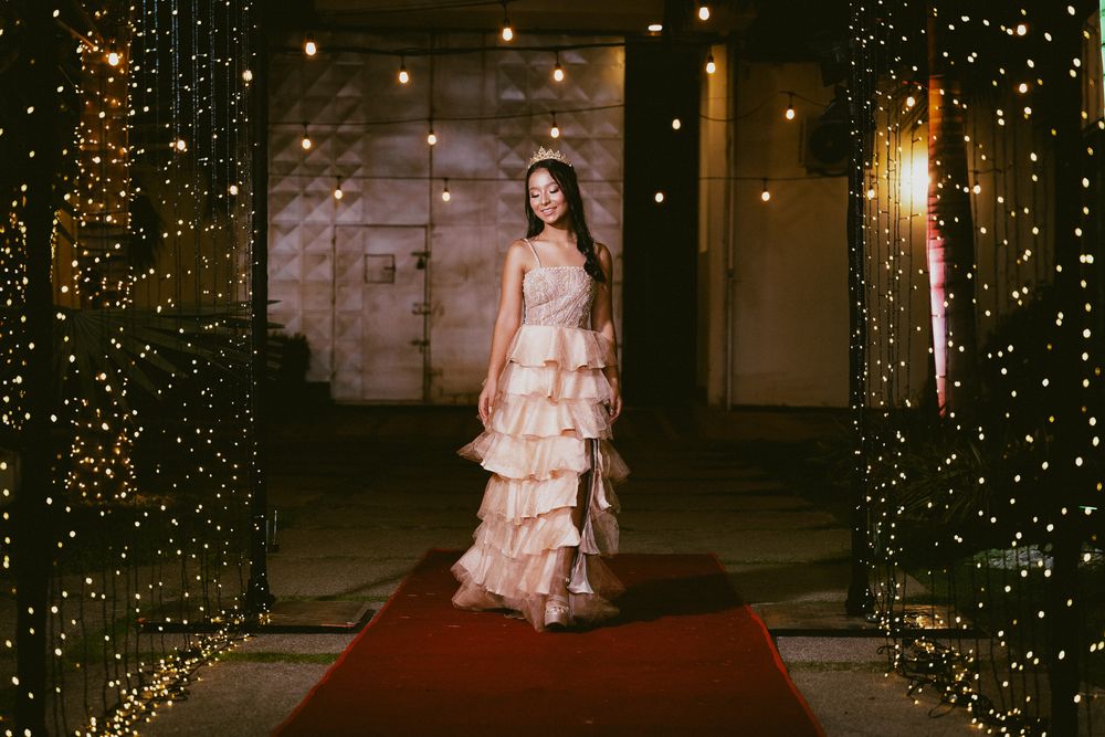 Euforia, baile y celebración durante la majestuosa fiesta party quinceañera con estilo de lujo silencioso en el Cesar.