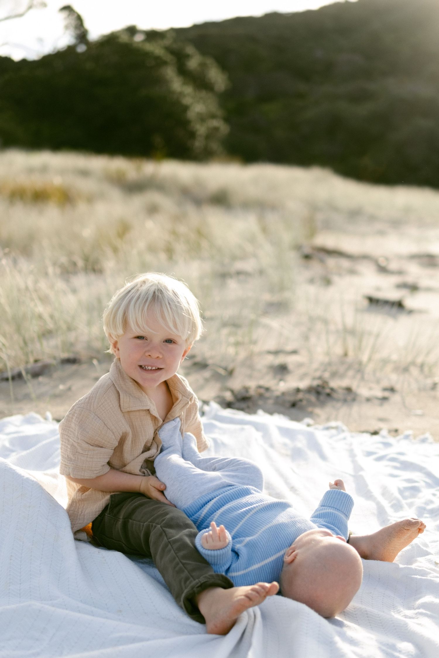 Cooks beach golden hour photography kids toddler newborn siblings family photographer whitianga hahei coromandel