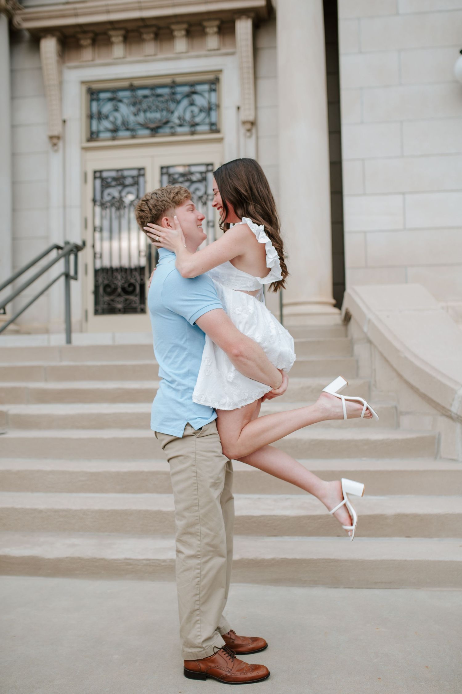 Engagement session in downtown Wichita, KS by photographer Jessica Nadine Photography. Courthouse building, old buildings, fidelity classic