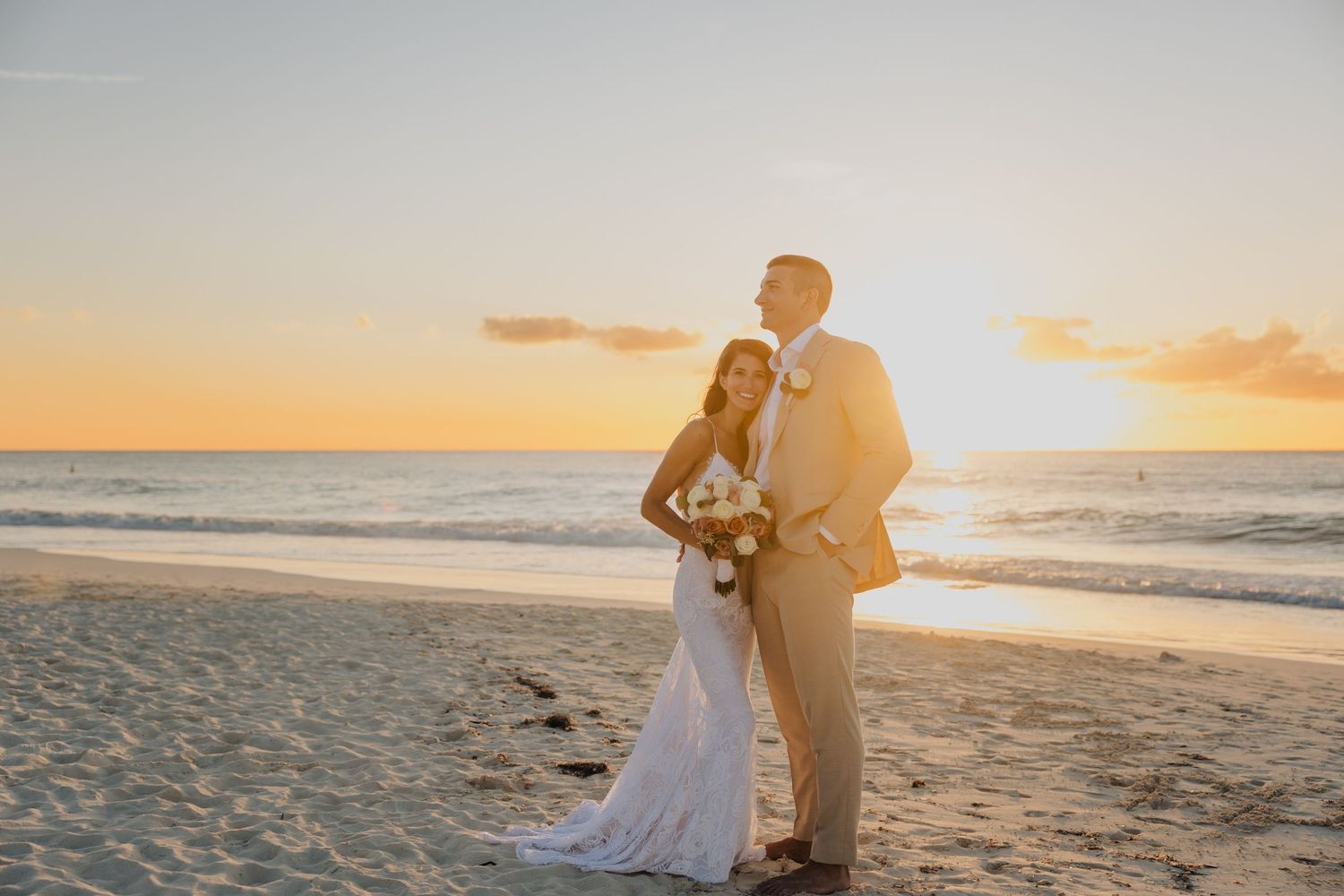 Sunset wedding at Manchebo beach resort