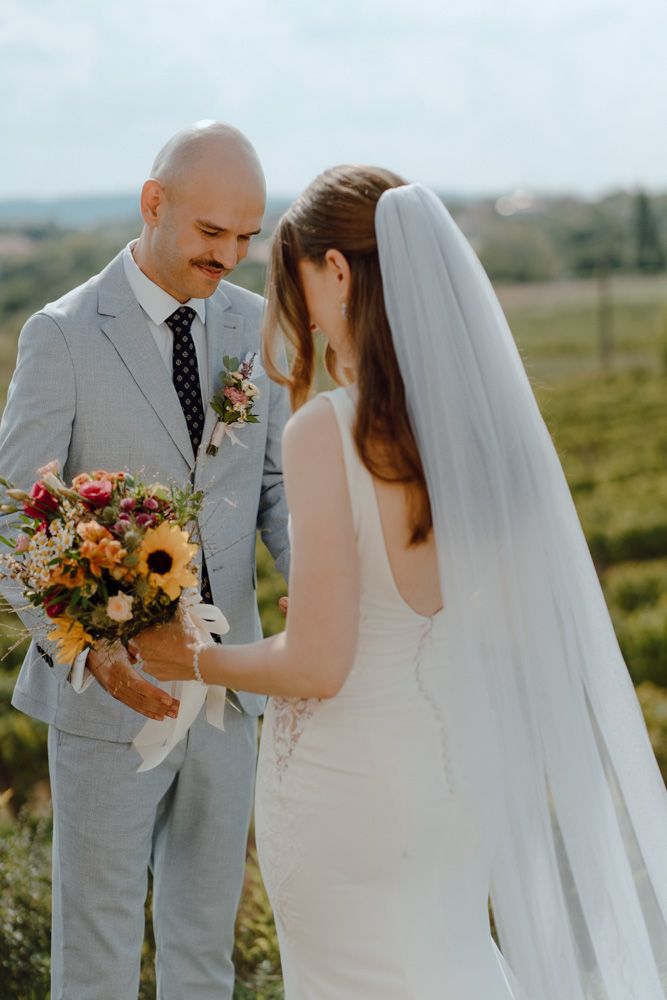 Polgári ceremónia, menyasszony és vőlegény találkozása