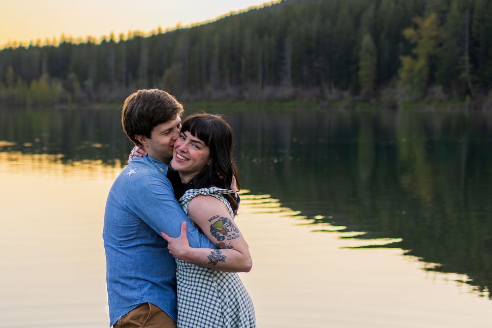 intimate PNW engagement sessions