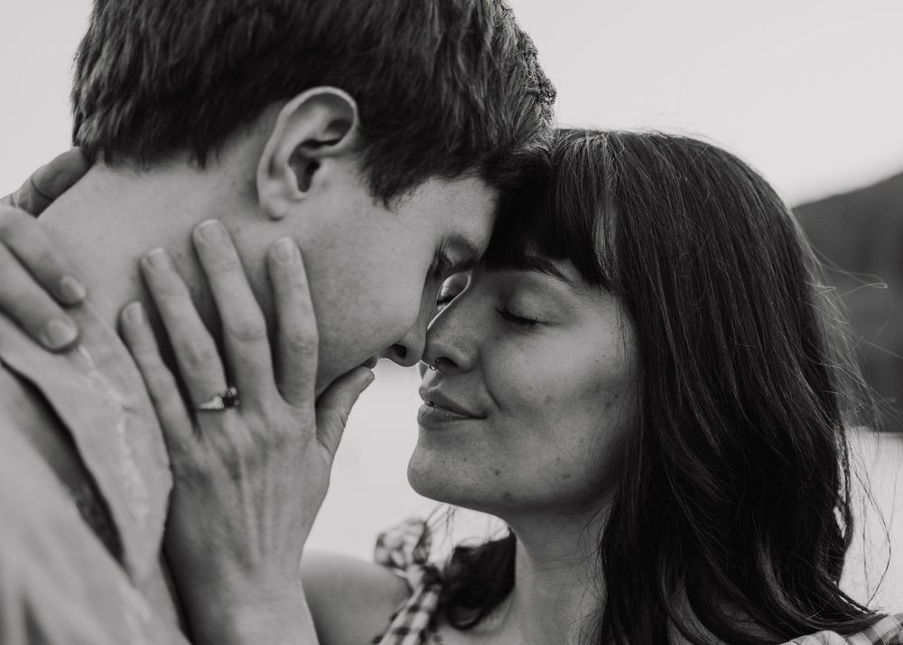 intimate PNW engagement sessions