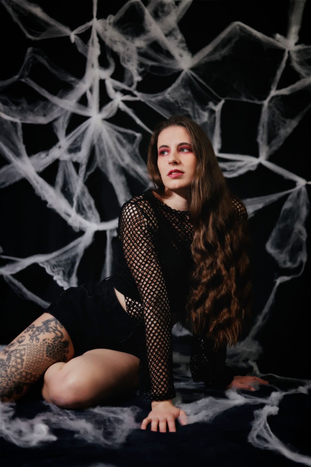 Chaemi Studio, photographe à Montpellier en séance photo en studio. Portrait original d’un shooting créatif d'Halloween, gothique et classe.