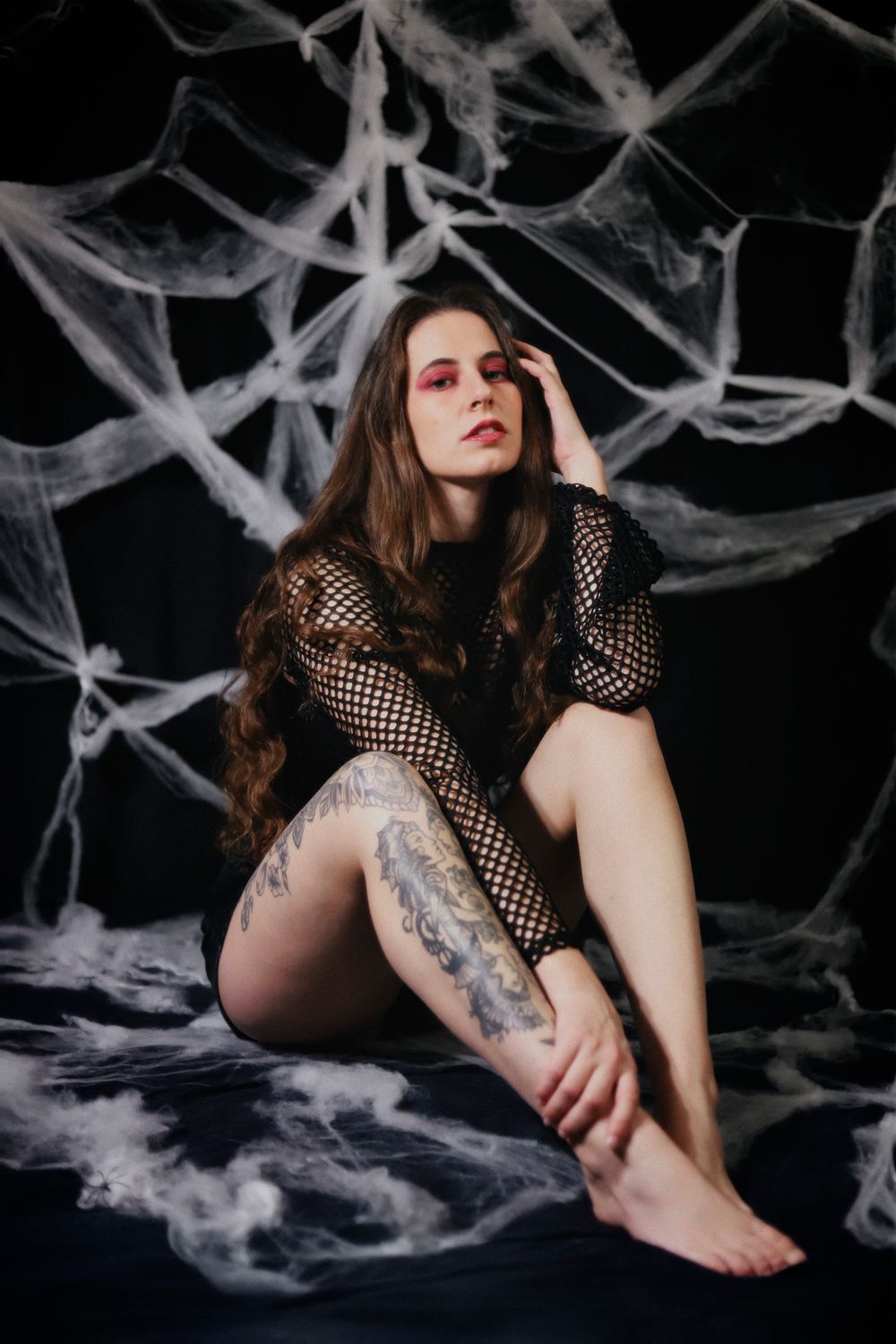 Chaemi Studio, photographe à Montpellier en séance photo en studio. Portrait original d’un shooting créatif d'Halloween, gothique et classe.