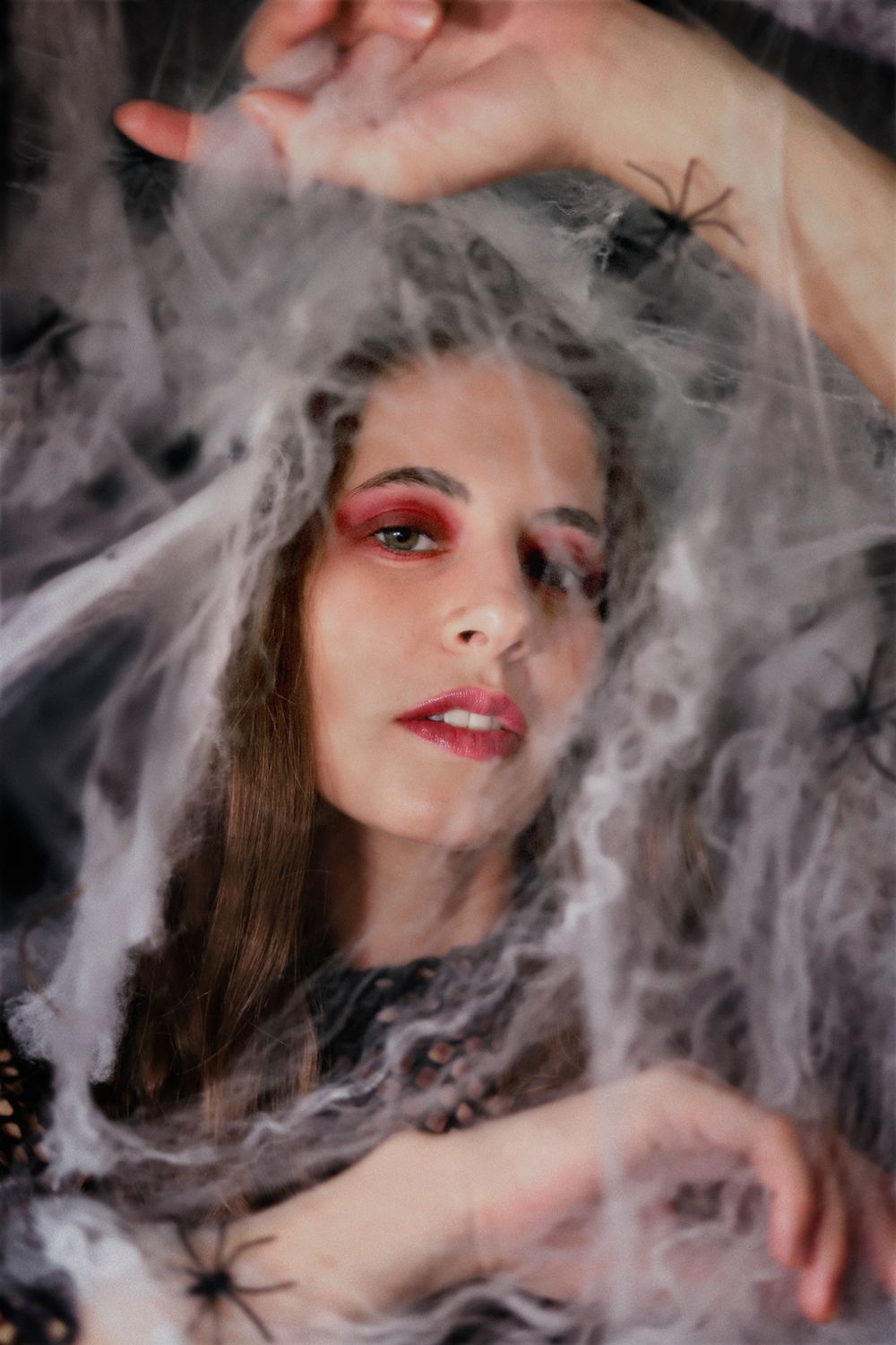 Chaemi Studio, photographe à Montpellier en séance photo en studio. Portrait original d’un shooting créatif d'Halloween, gothique et classe.