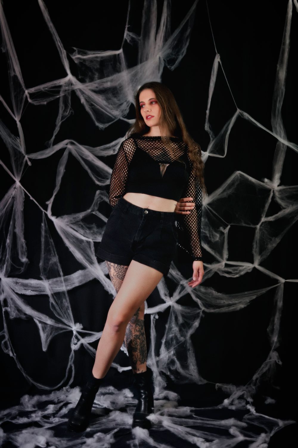 Chaemi Studio, photographe à Montpellier en séance photo en studio. Portrait original d’un shooting créatif d'Halloween, gothique et classe.