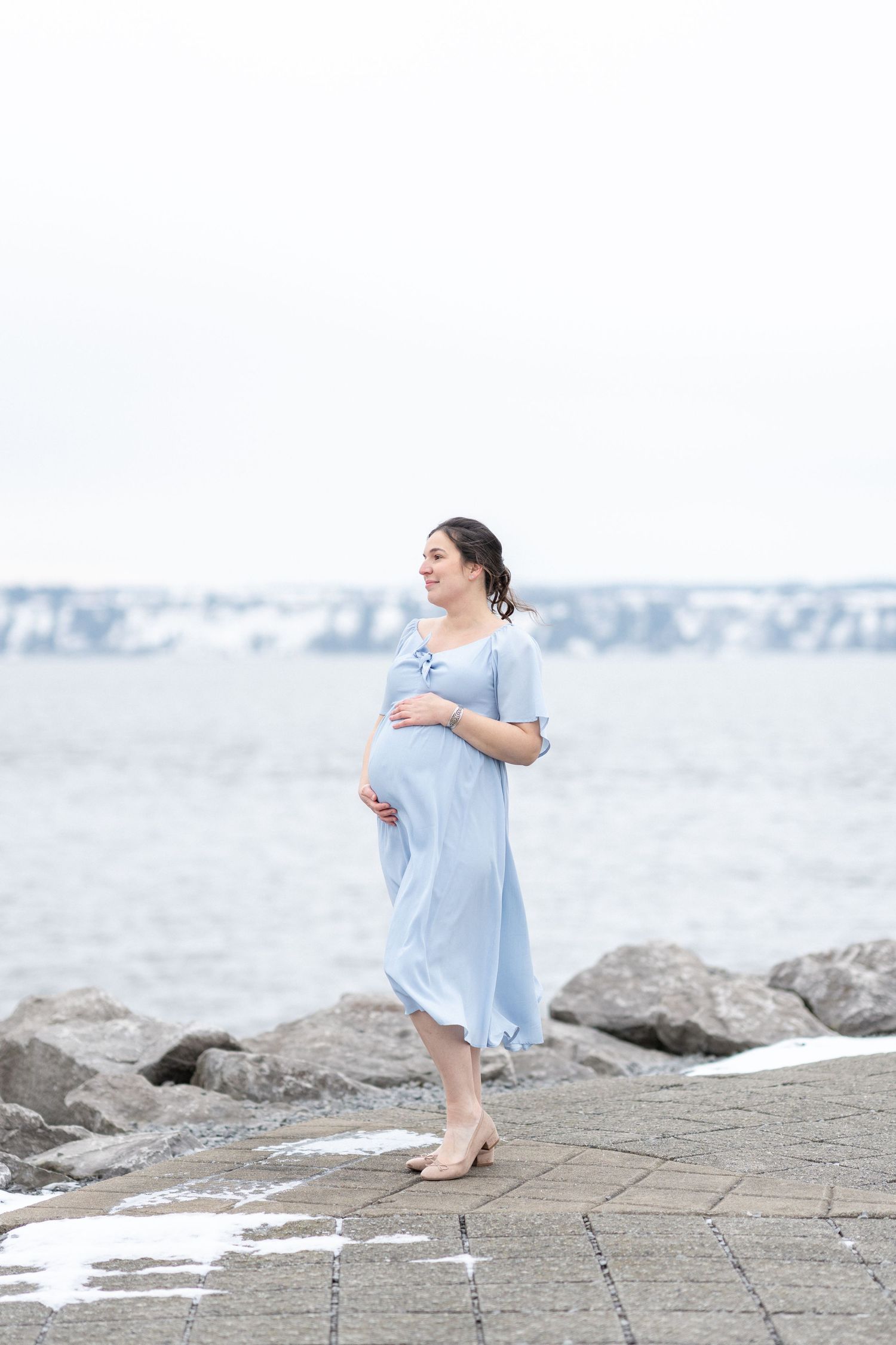 Meilleur endroit pour réaliser une séance photo de maternité? Le studio ou le bord de fleuve