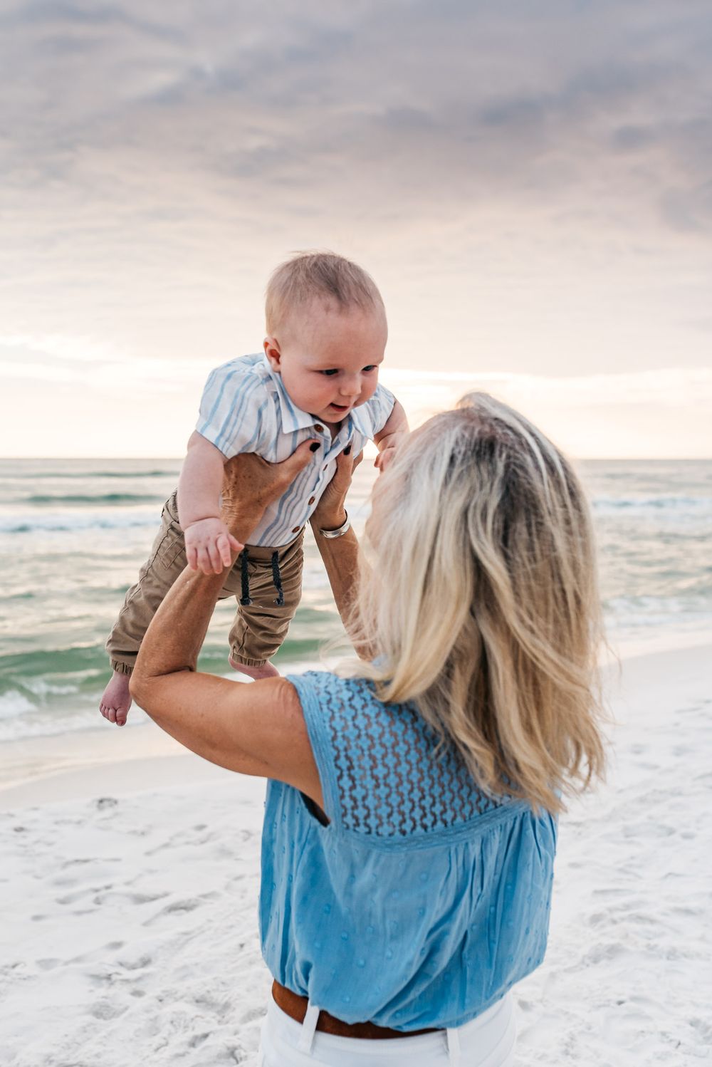 Sunset with the kids. Family friendly beaches. Looking for a dog friendly beach photographer. Portraits by the ocean. Blue Sea.
