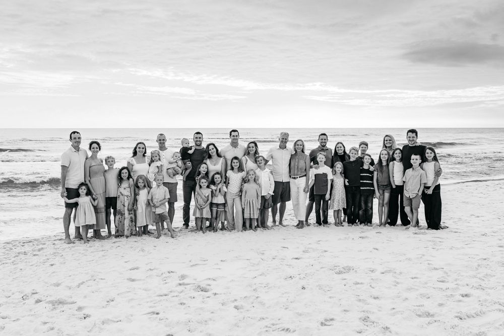 Big family beach photographer near me that is great with kids. Fun Family photographer on the emerald coast. Last minute family sessions.