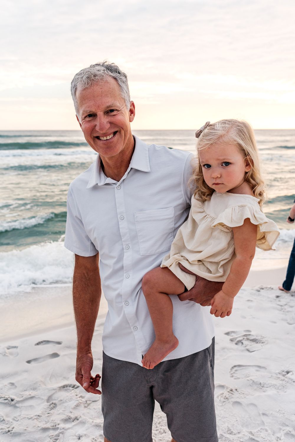 Family friendly photographer that helps with posing. How to not be awkward in pictures. What to wear for my family beach photos. Is it hot.