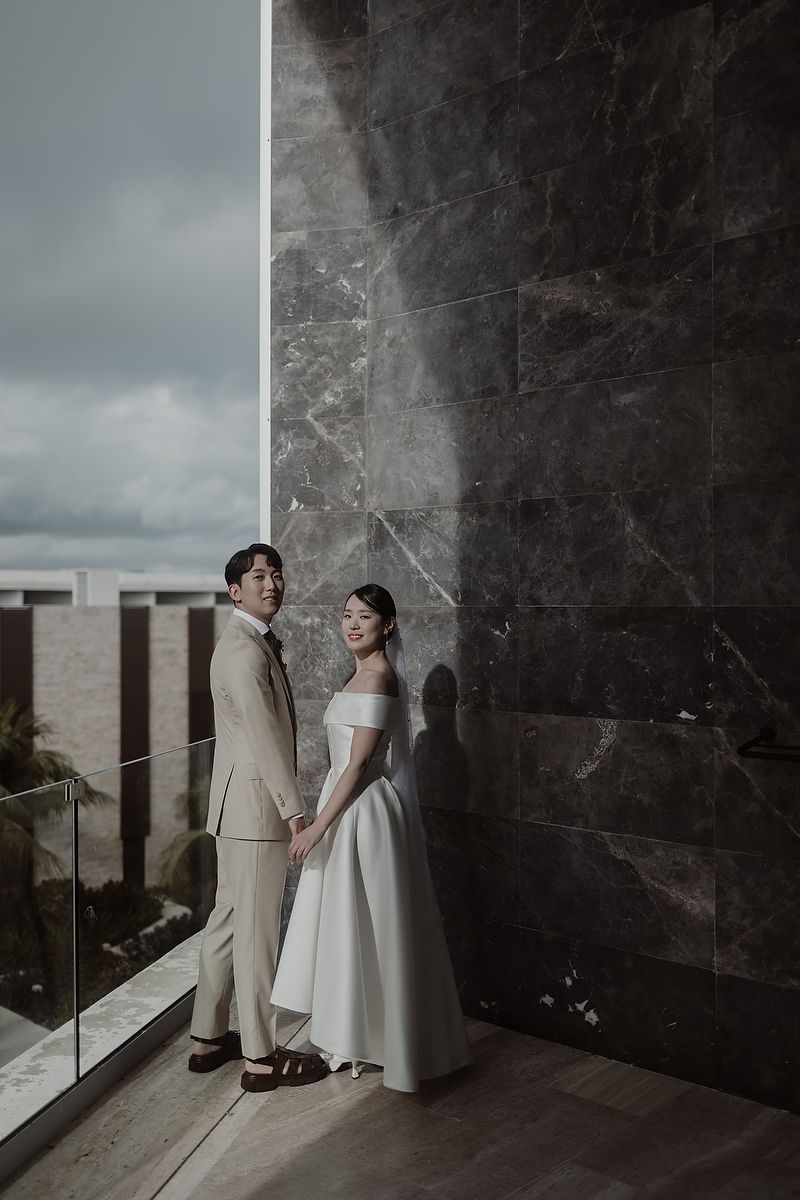 Couple portrait with marble and ocean textures, destination wedding TRS Costa Mujeres.