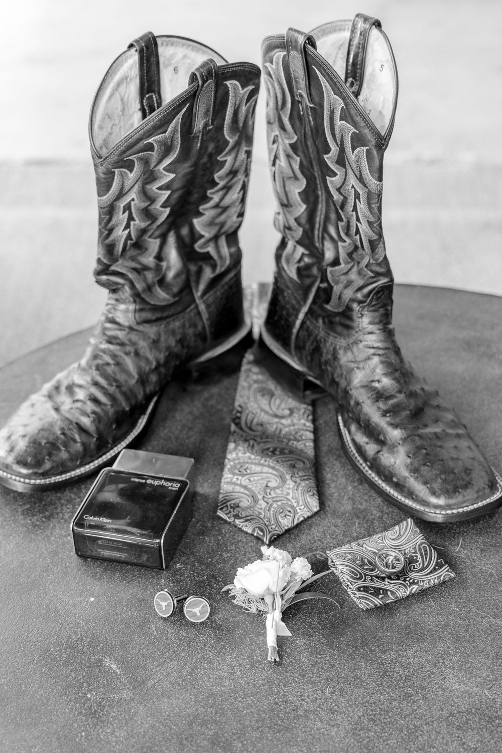Grooms details captured by Chloe Storm Photo in Austin Texas.