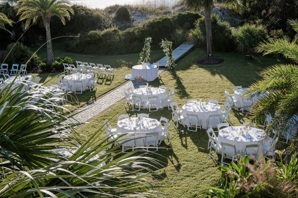 Rustic elegant wedding décor at Dripping Springs hill country venue
