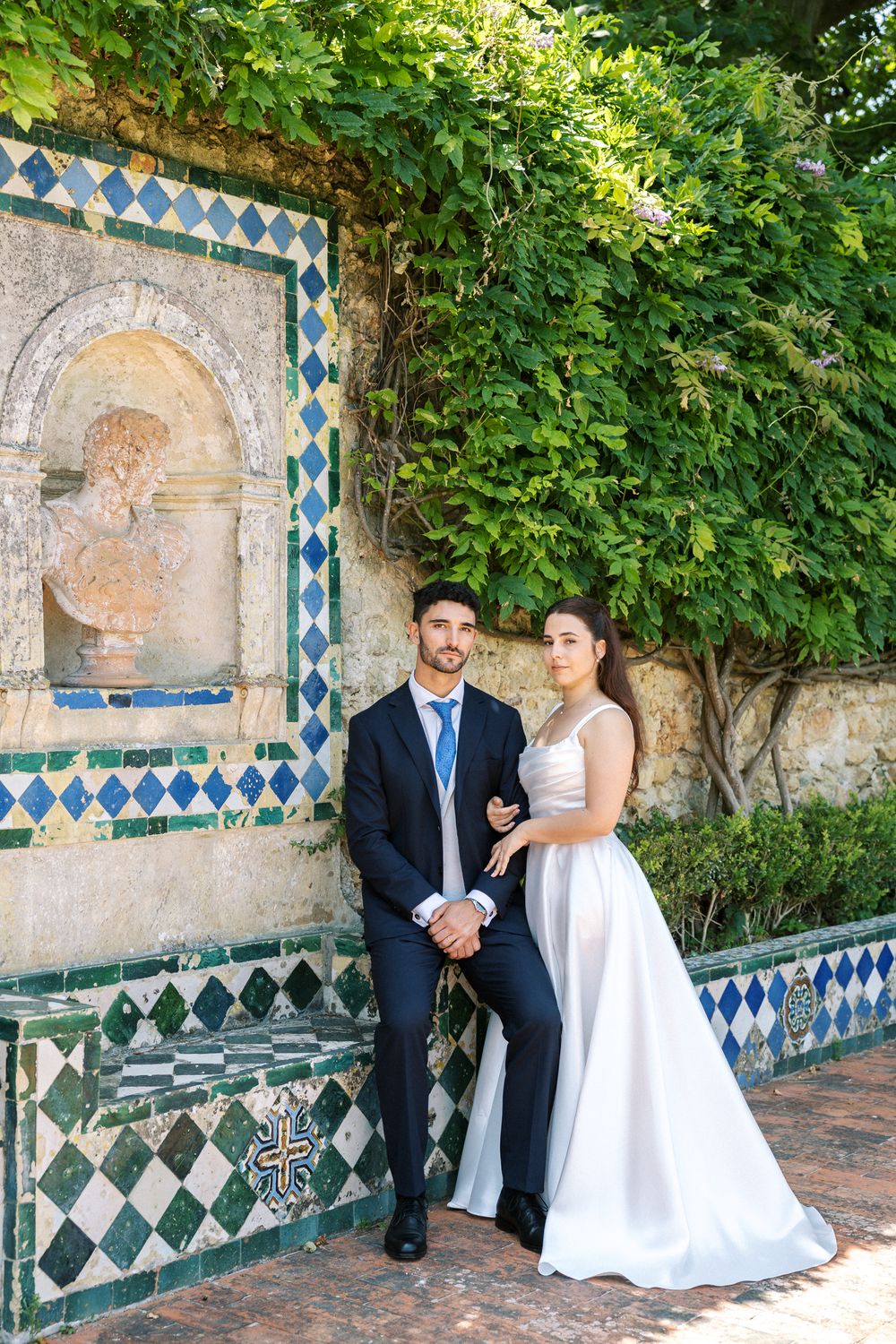 Bride and groom by historic azulejos at Palácio da Bacalhôa Portugal