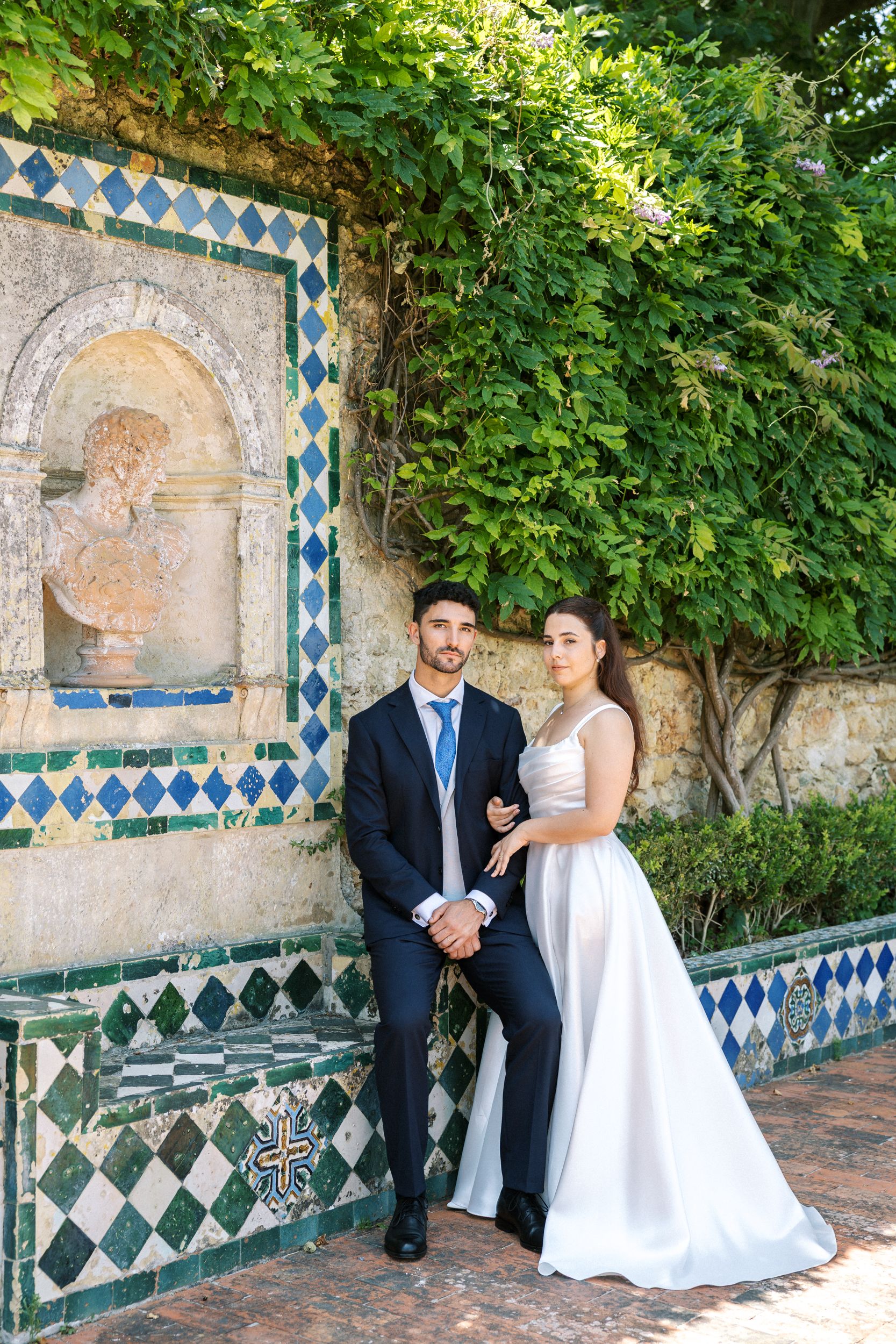 Bride and groom by historic azulejos at Palácio da Bacalhôa Portugal
