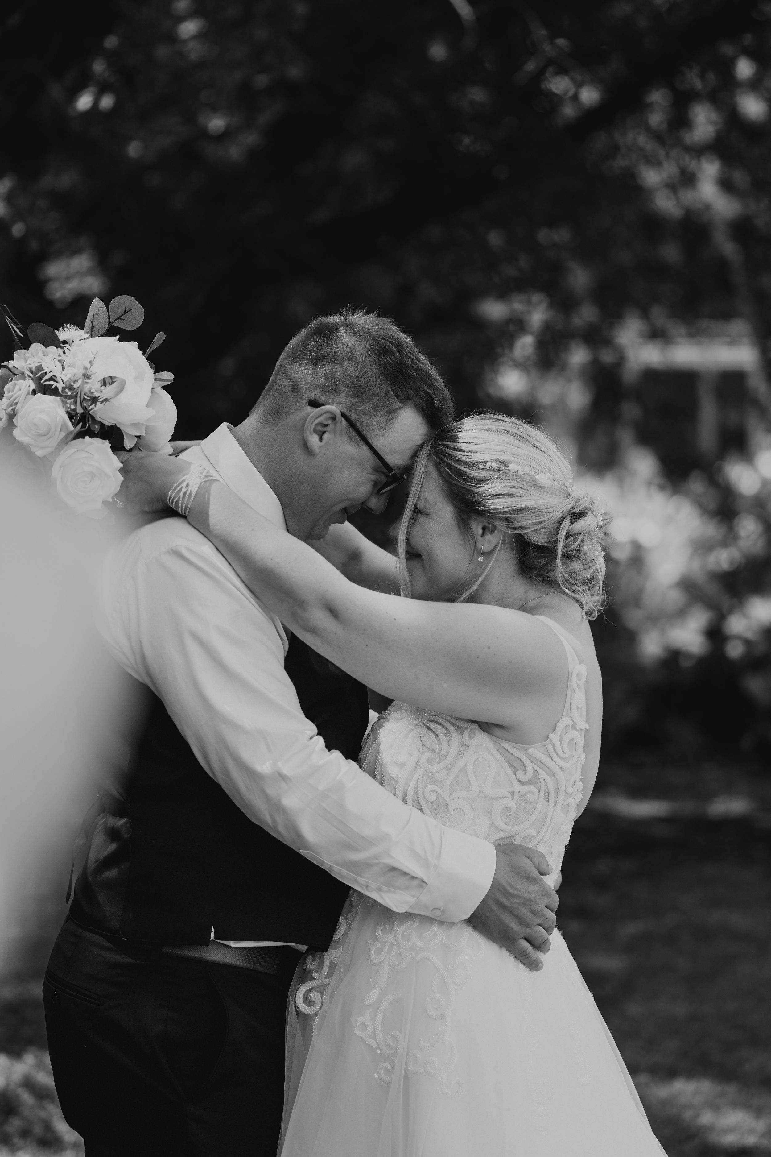 Local Manitoba Wedding Photographer photographs newly married Couple