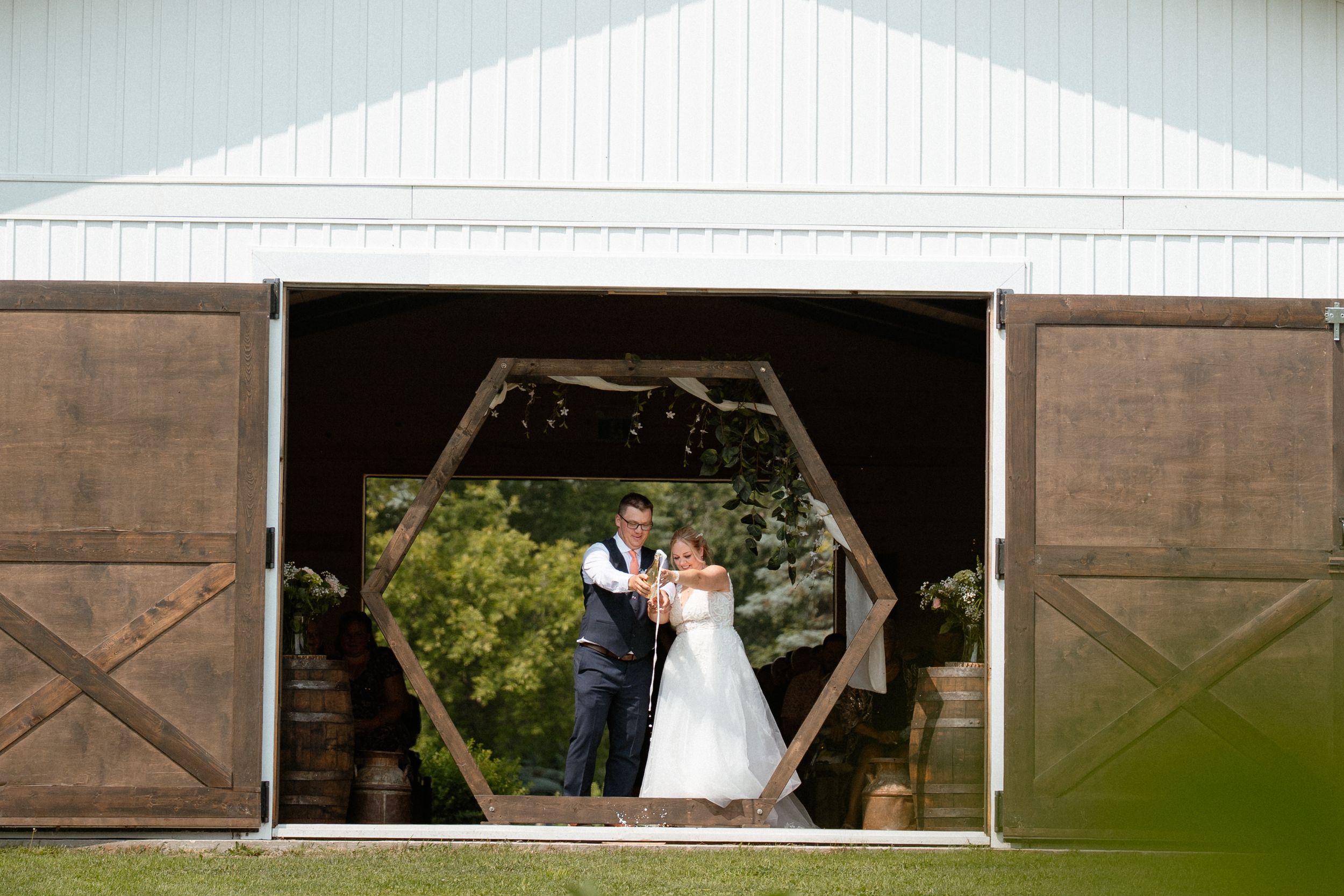 Local Manitoba Wedding Photographer photographs newly married Couple