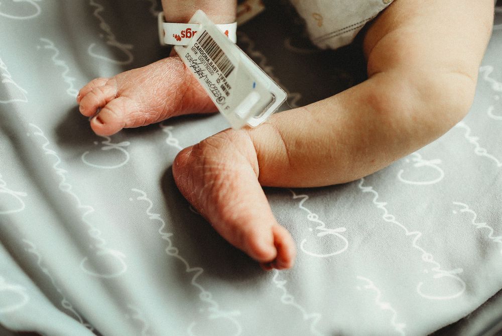Newborn baby toes for fresh 48 session