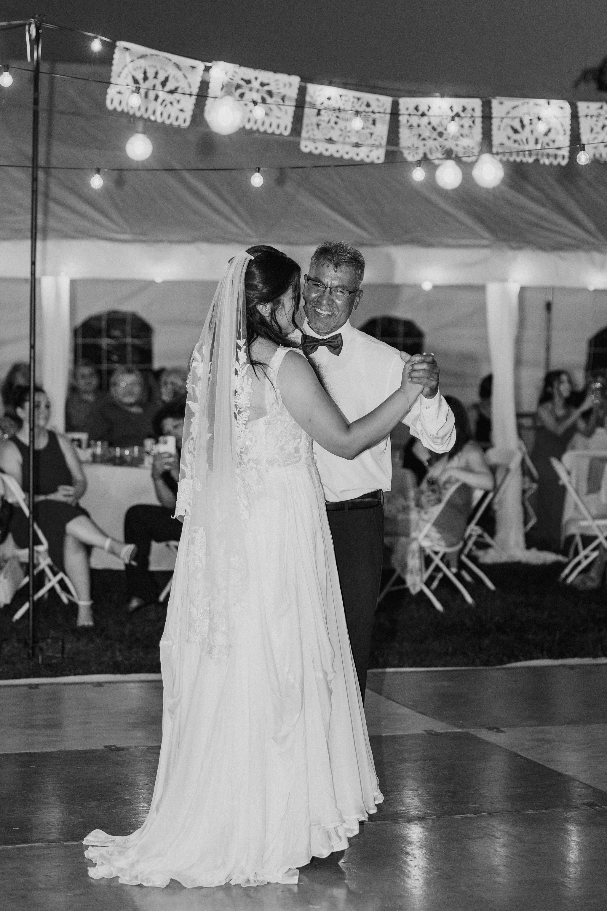 Backyard outdoor wedding in Oregon in September