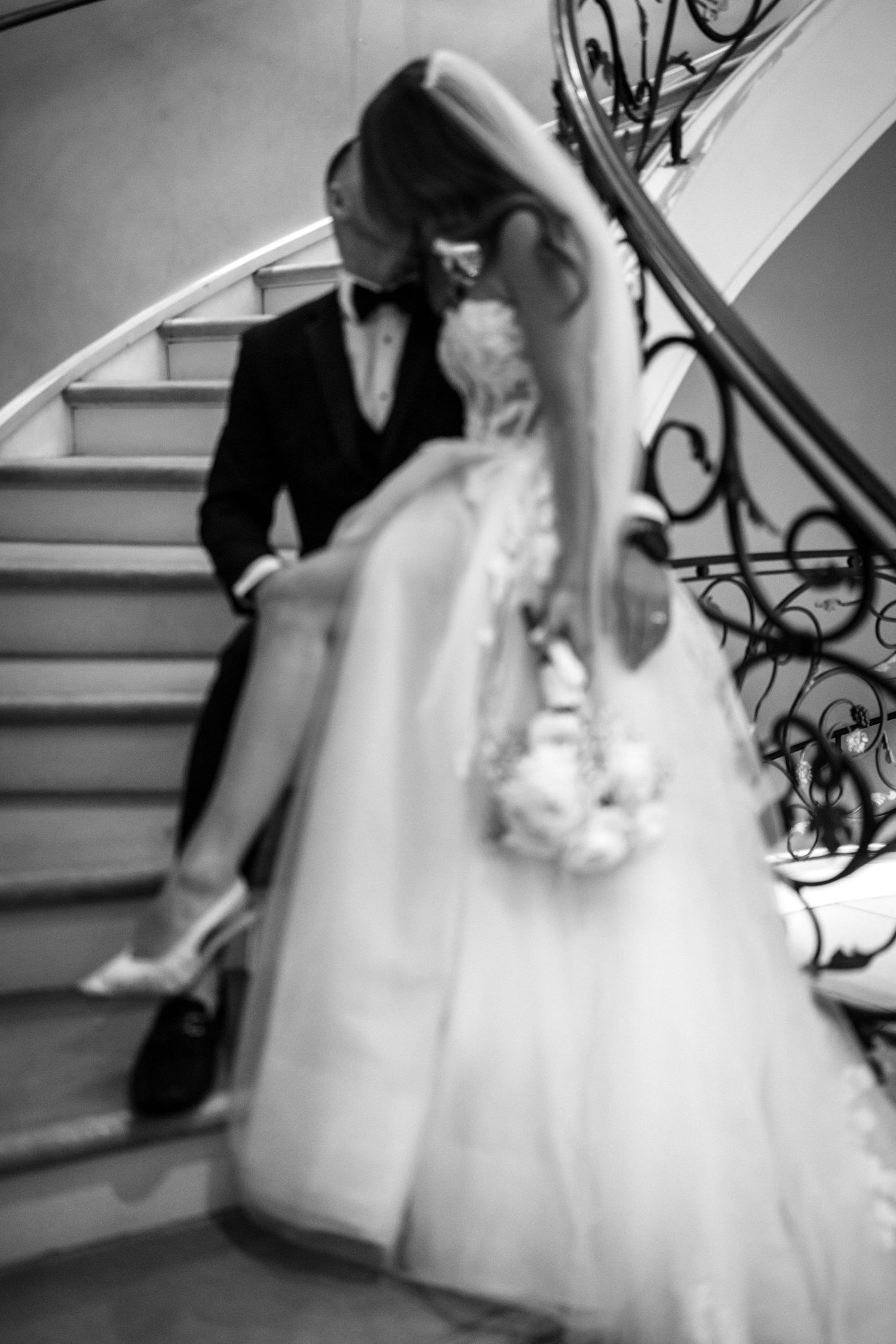 Elegant wedding video in the Eastern Townships, natural capture, sincere glances and poetic atmosphere.